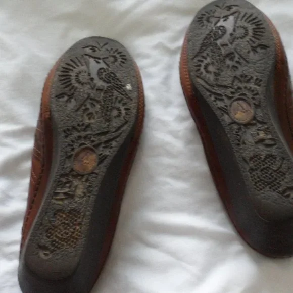 CLARKS BROWN MULE/CLOG SIZE 7 ARTESIAN COLLECTION - Picture 2 of 2